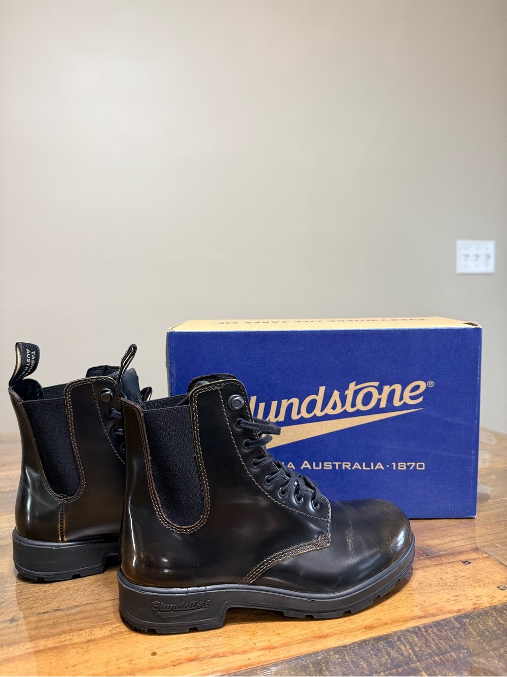 Brand New in Box Blundstone Women’s Elastic Lace Up Boot in Gold Brush USA W 8